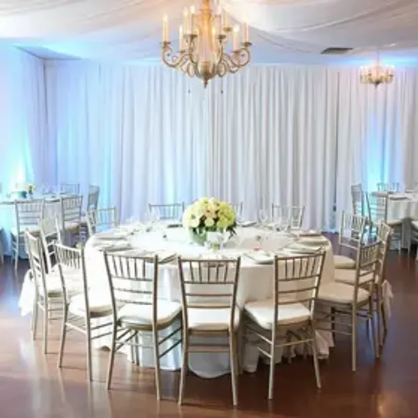 Como fazer distribuição de mesas no casamento: guia para planejar sem erros