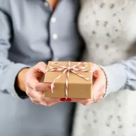 Como escolher presente de noivado: etapas essenciais para o casamento