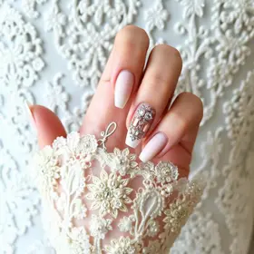 Como escolher unhas de noiva: guia para planejar sem erros
