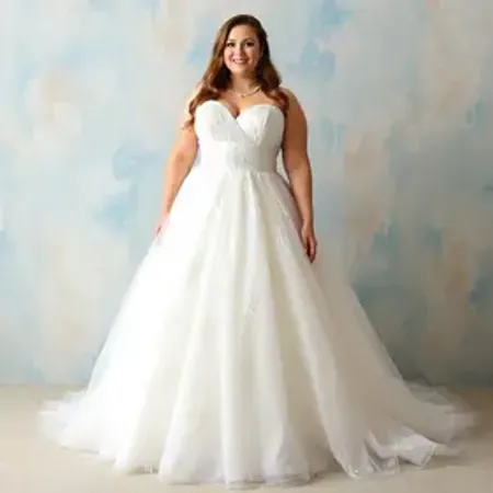 Como escolher vestido de noiva plus size: guia para planejar sem erros