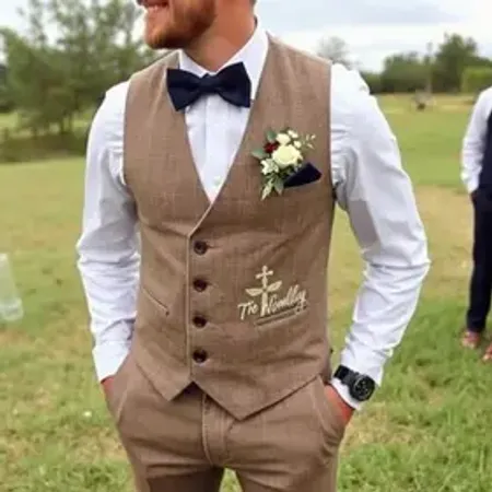 Ideias de traje do noivo para casamento no campo: sugestões criativas para o grande dia