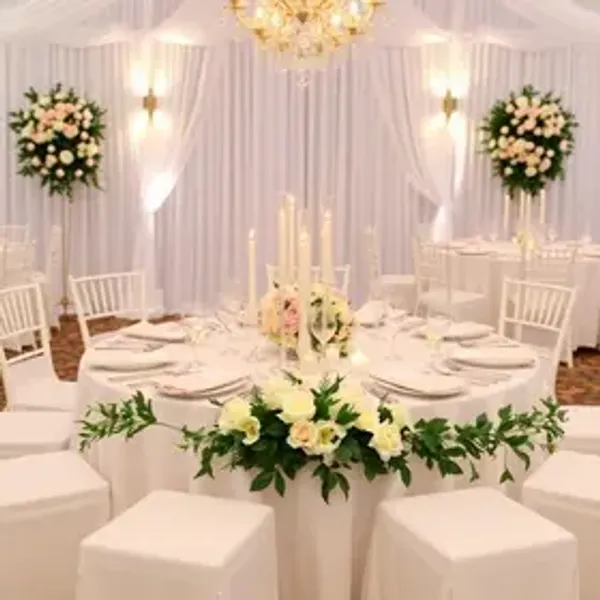 Como fazer arranjos de mesa para casamento: passo a passo prático para noivos