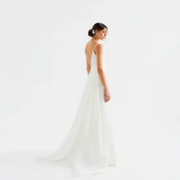 Como escolher vestido de noiva minimalista: guia para planejar sem erros