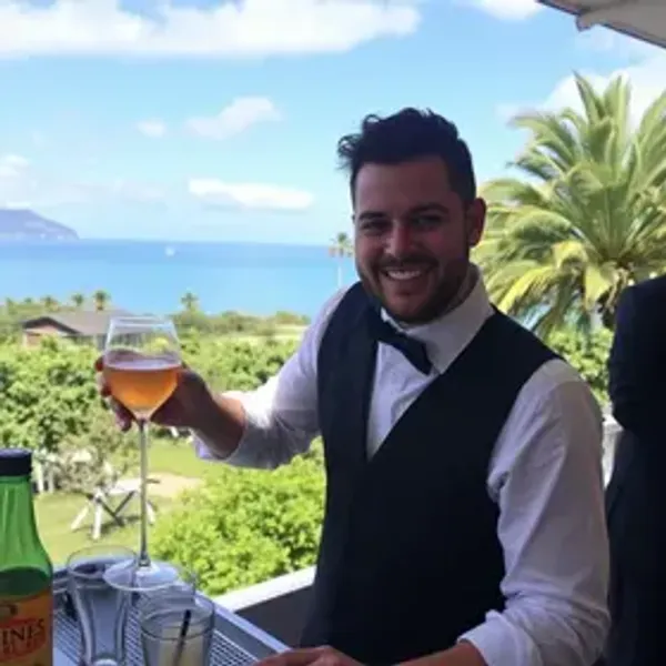 Bartender para casamento perto de mim: guia local para cerimônia e festa