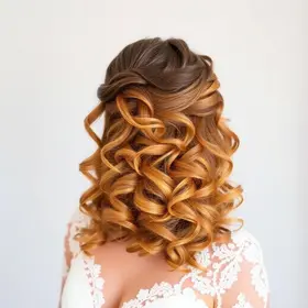 Penteado para noiva crespa para casamento: guia completo para noivos