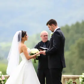 Votos de casamento emocionantes e curtos: guia completo para noivos