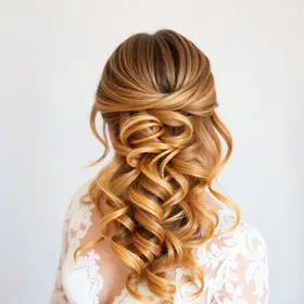 Como escolher penteado de noiva com cabelo solto: guia para planejar sem erros